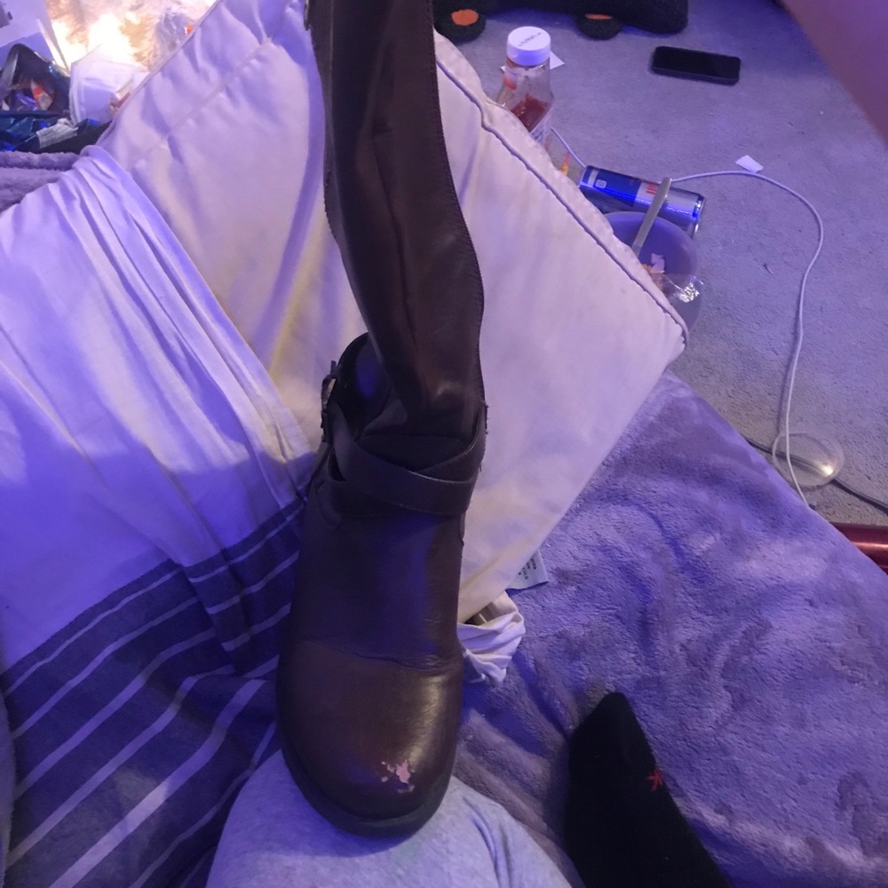 Boots - Picture 3 of 3